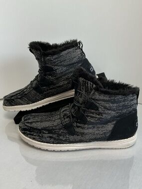 HEYDUDE Britt Black Gray Faux Fur Lined Slip On Ankle Boots Women’s Size 7